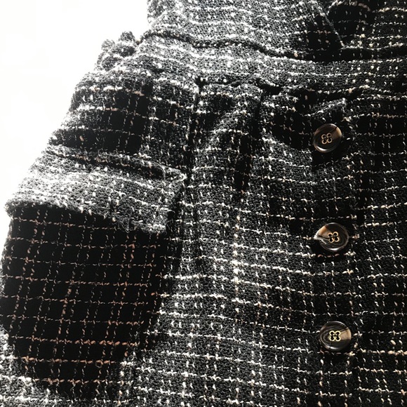 🚨 SOLD 🚨 Black Mini Jumper w/ striped pattern - Picture 3 of 4